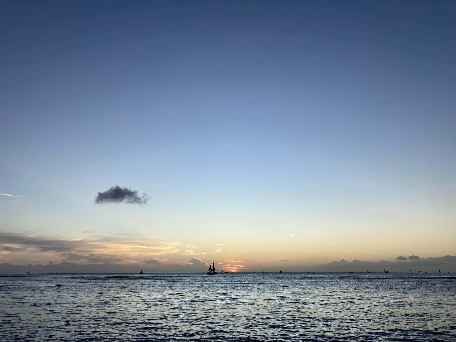 ハワイの夕日と海